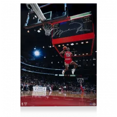 Michael Jordan Signed Chicago Bulls Photo: Slam Dunk